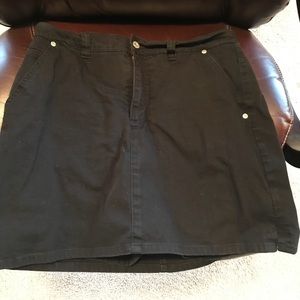 Black Gloria Vanderbilt skort